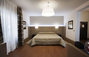 Junior Suite | Premium bedding, Tempur-Pedic beds, minibar, in-room safe - Albergo Vittoria (Trapani)