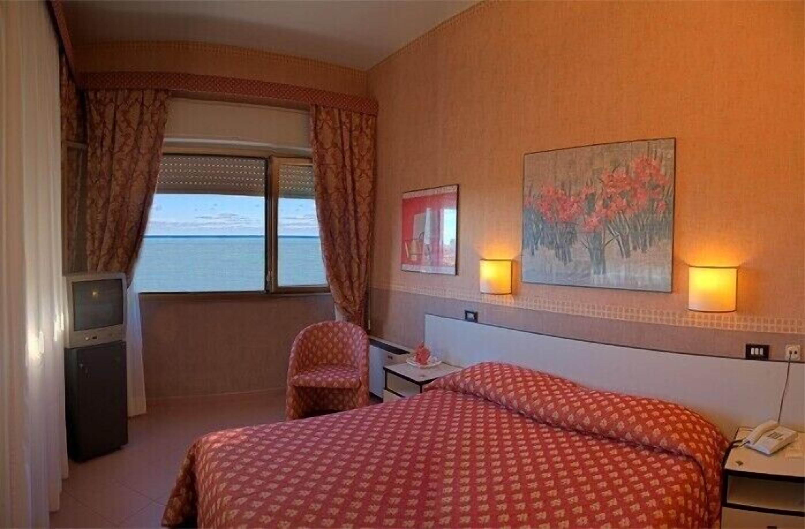 double room, 1 double or 2 single beds, sea view | premium bedding, tempur-pedic beds, minibar, in-room safe