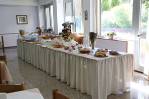 Free continental breakfast - Villa Mater Hotel (Catania)