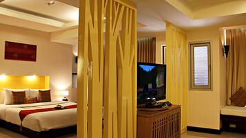 Suite, 1 Double Bed | Free minibar items, in-room safe, desk, blackout drapes