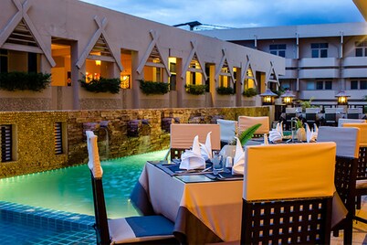 โรงแรมมณีนาราคร