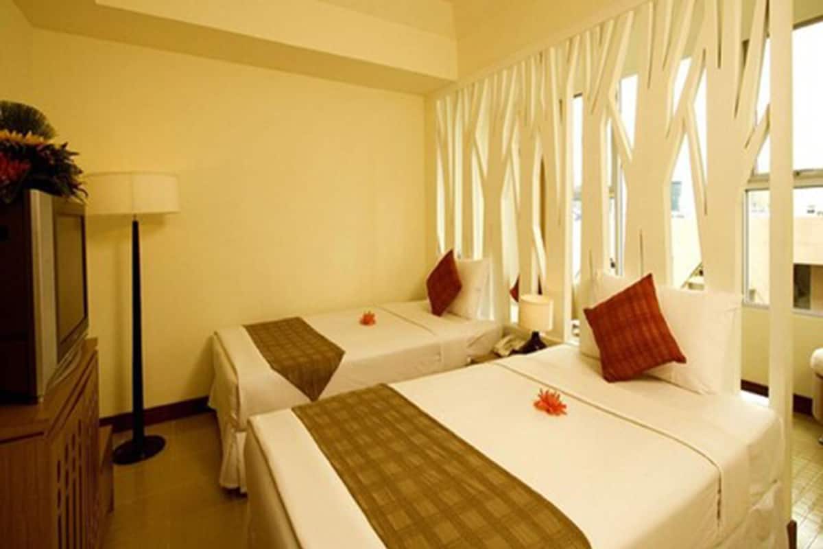 Superior Room, 2 Single Beds | Free minibar items, in-room safe, desk, blackout curtains