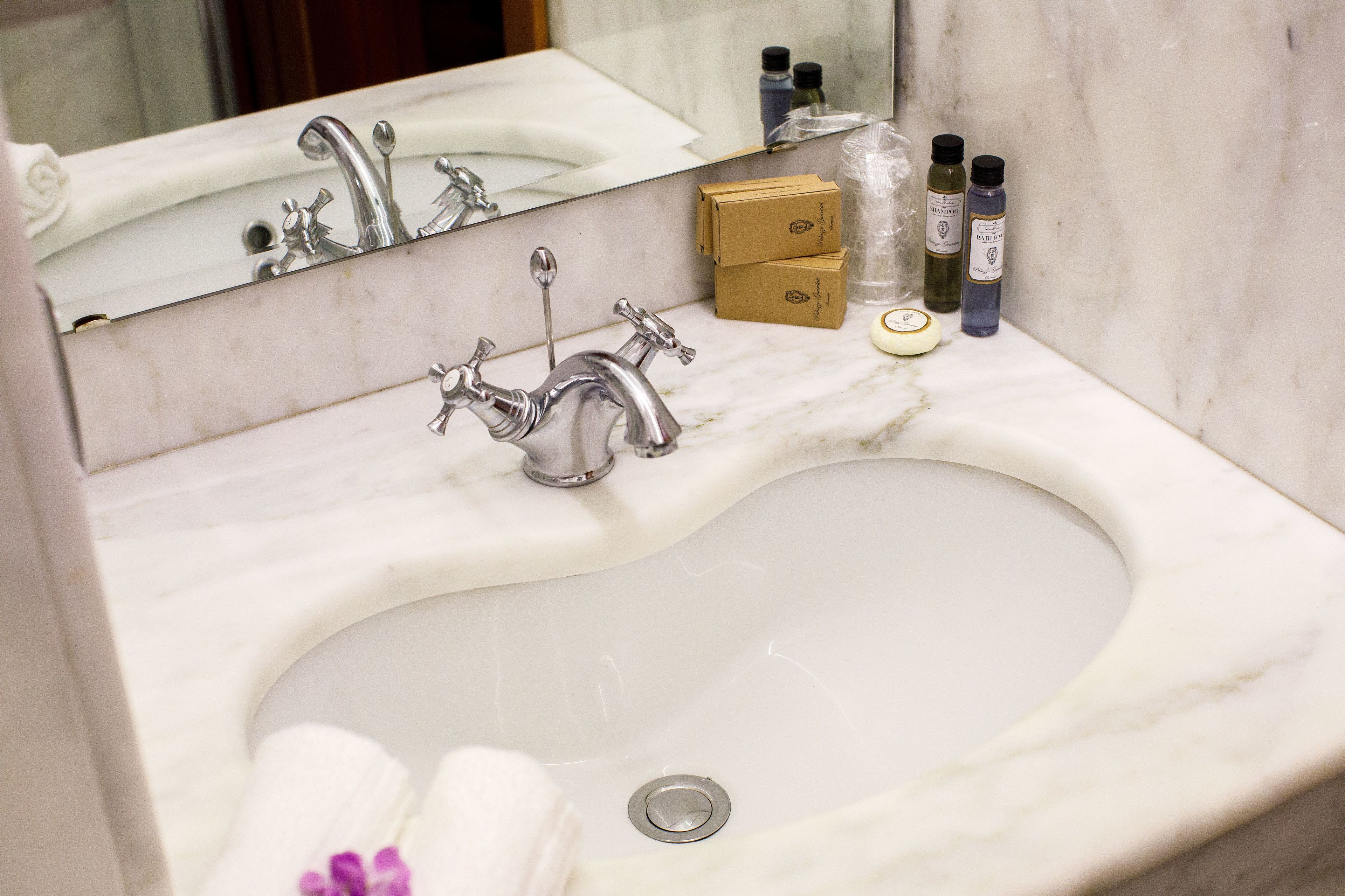 classic double room | minibar, in-room safe, desk, soundproofing