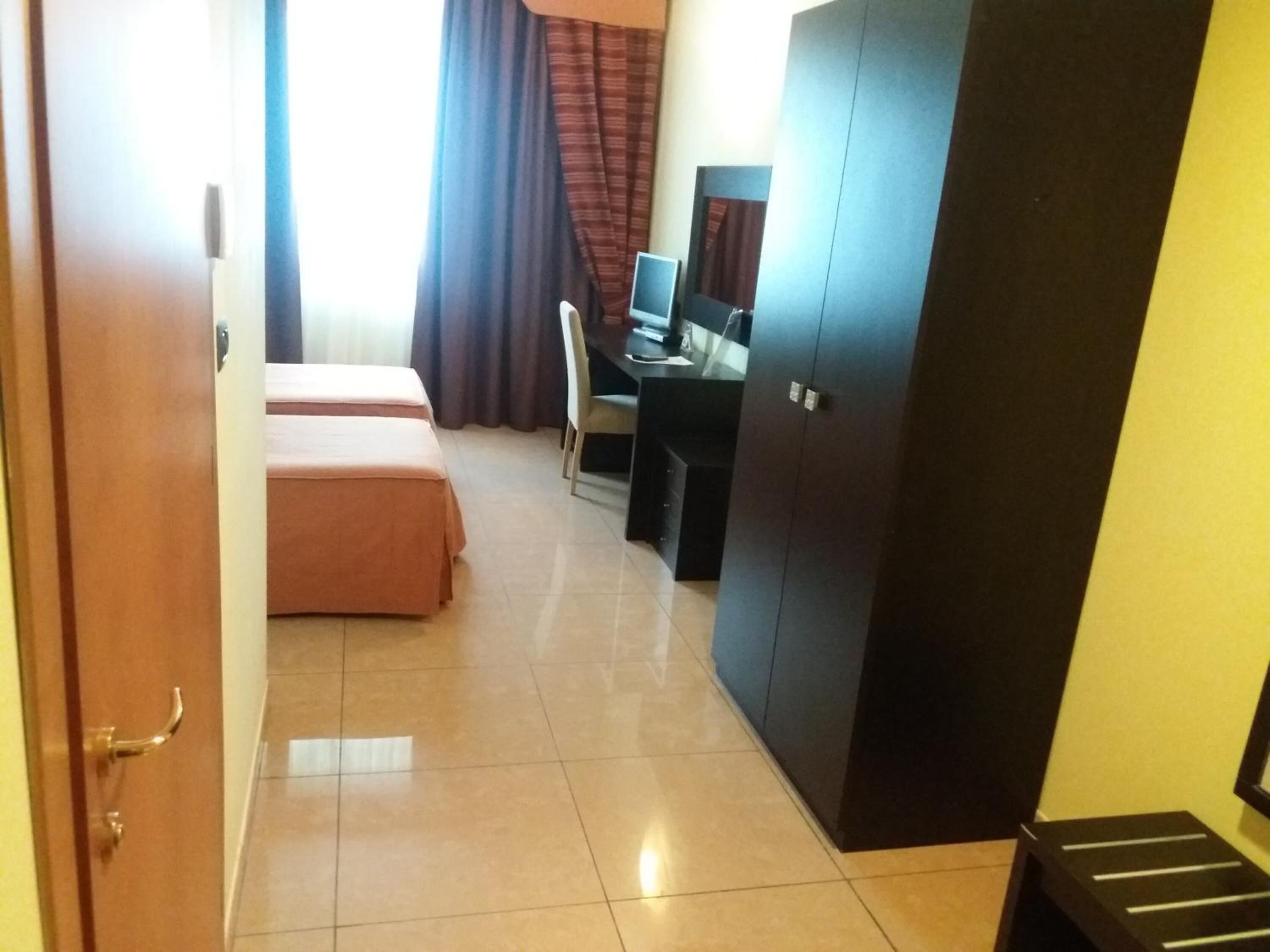 down duvets, minibar, in-room safe, desk