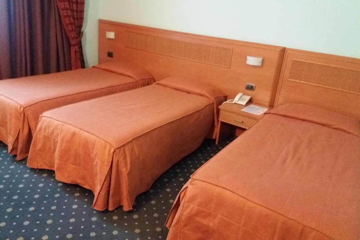 Triple Room | Down duvets, minibar, in-room safe, desk
