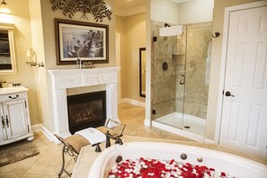 Cottage, Private Bathroom (Honeymoon Cottage) | Bathroom | Designer toiletries, hair dryer, bathrobes, towels - Biltmore Village Inn B&B (Asheville)