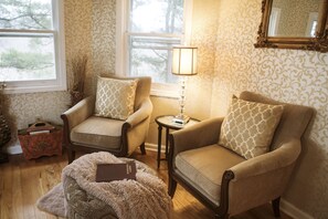 Egyptian cotton sheets, premium bedding, pillow-top beds - Biltmore Village Inn B&B (Asheville)