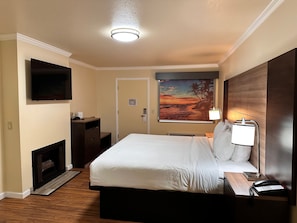 Habitación estándar, 1 cama King size | Tabla de planchar con plancha, wifi gratis y ropa de cama