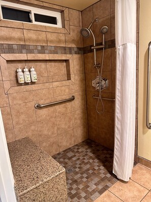 Iron/ironing board, free WiFi, bed sheets - Beachwalker Inn and Suites (Cayucos)