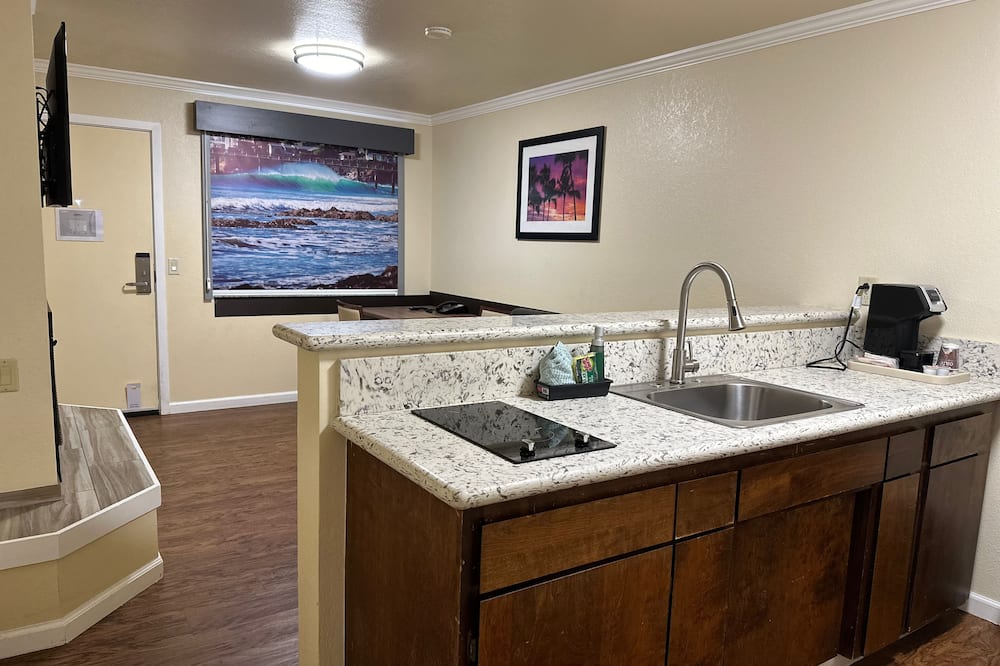 Beachwalker Inn and Suites