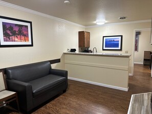 مكواة/لوح كي وواي فاي مجانًا وملاءات أسرّة