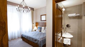 Deluxe Double Room | Hypo-allergenic bedding available, minibar, in-room safe, desk