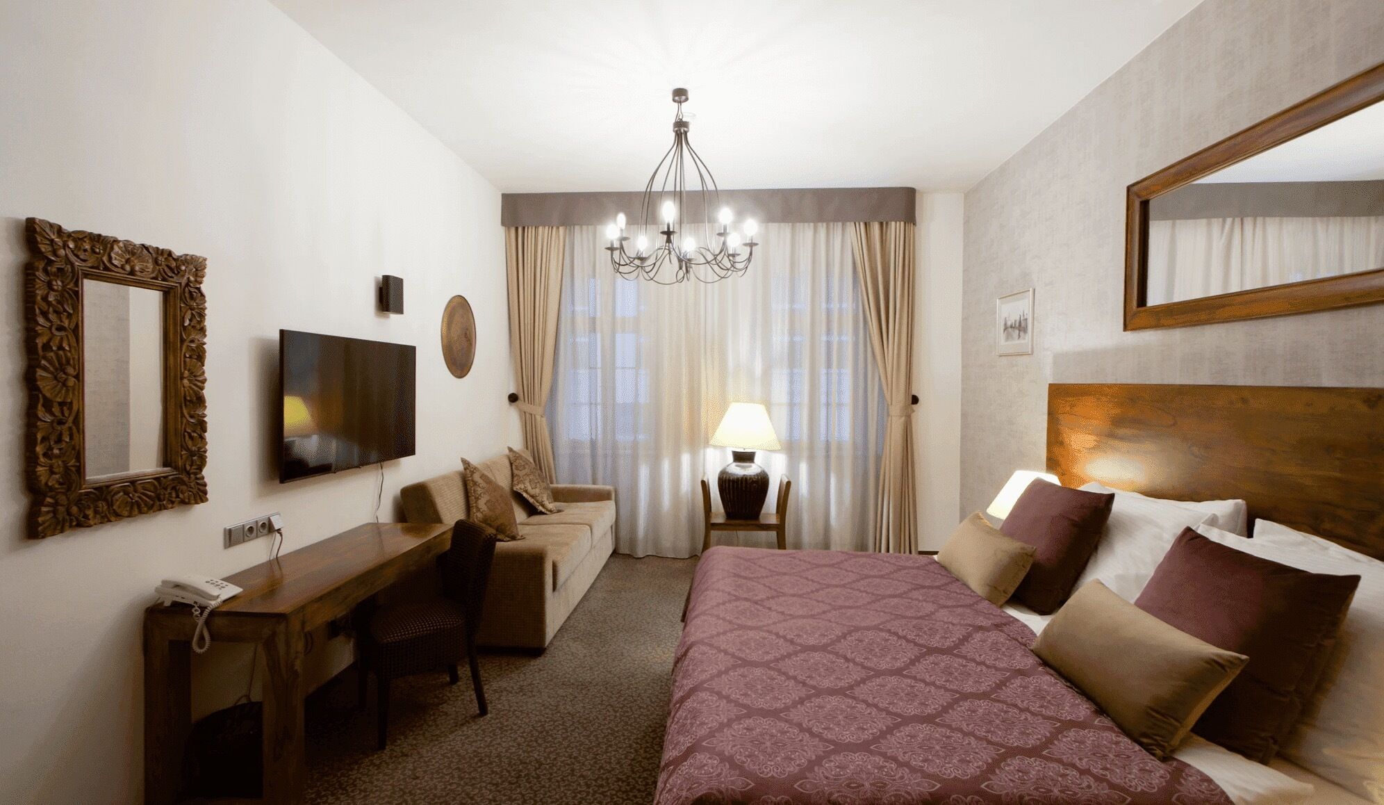 family room | 1 bedroom, hypo-allergenic bedding, minibar, in-room safe