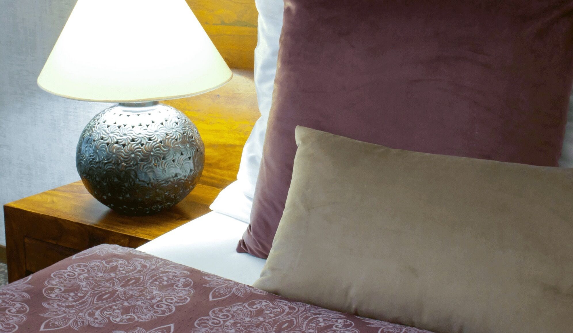 family room | 1 bedroom, hypo-allergenic bedding, minibar, in-room safe