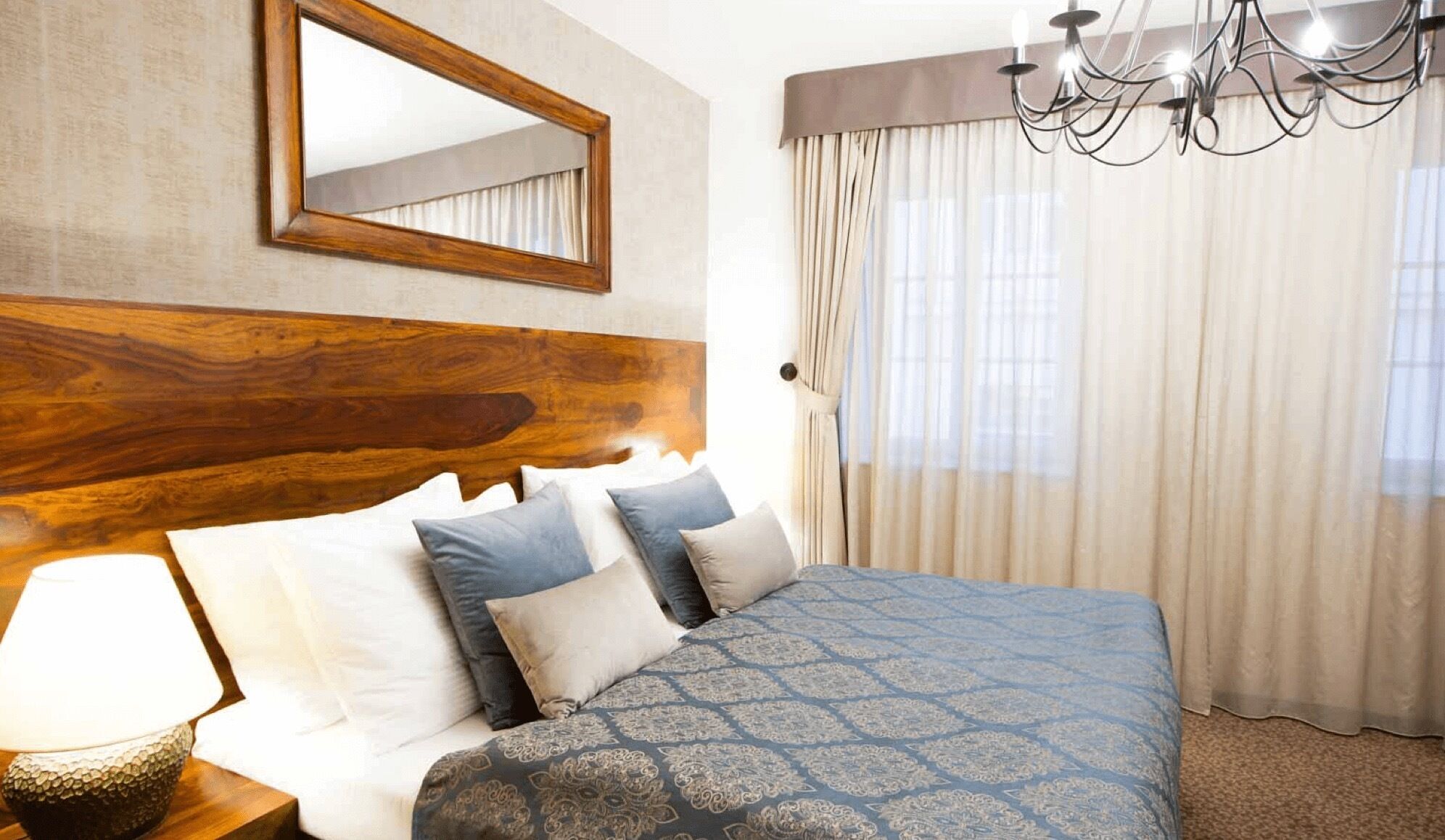 standard double room | 1 bedroom, hypo-allergenic bedding, minibar, in-room safe