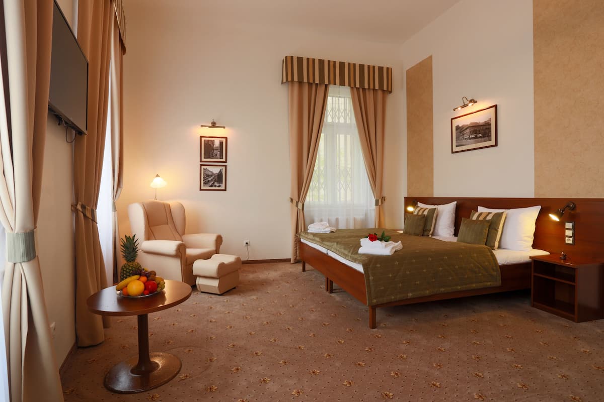 Minibar, in-room safe, desk, blackout curtains