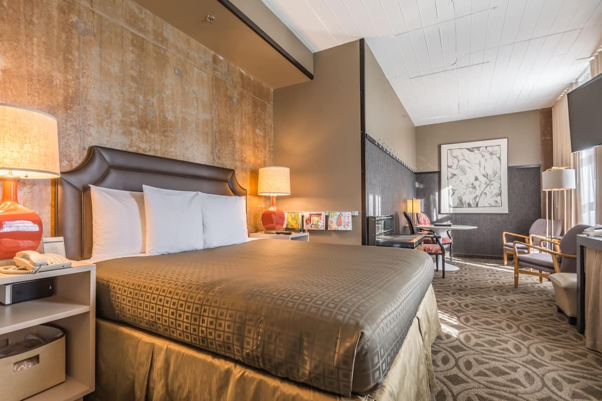 Egyptian cotton sheets, premium bedding, in-room safe, desk