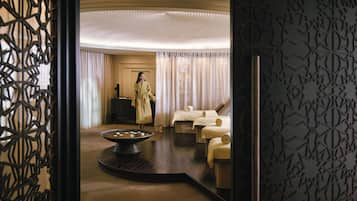 Hot tub, steam room, Turkish bath/hammam, body treatments, hydrotherapy