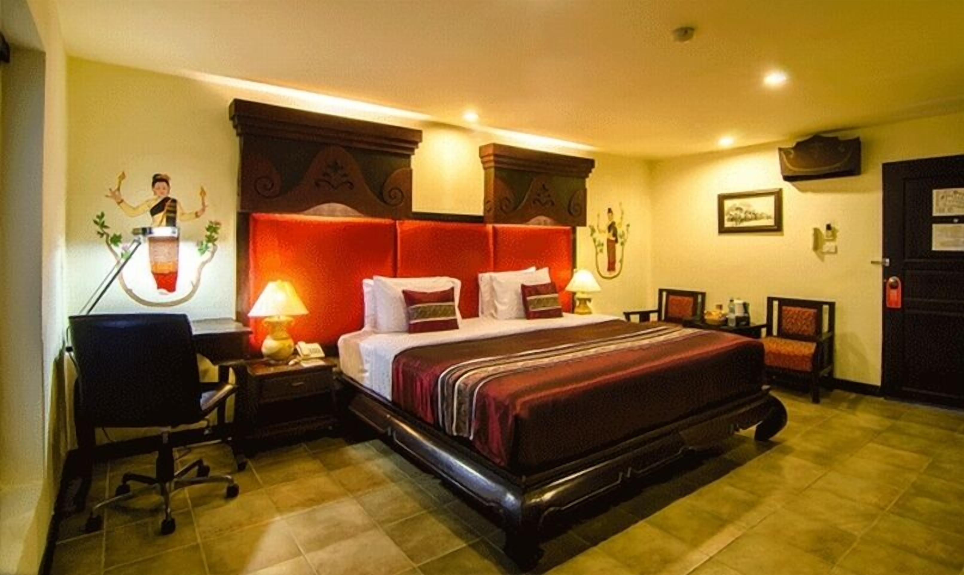 Premium bedding, in-room safe, iron/ironing board, free WiFi