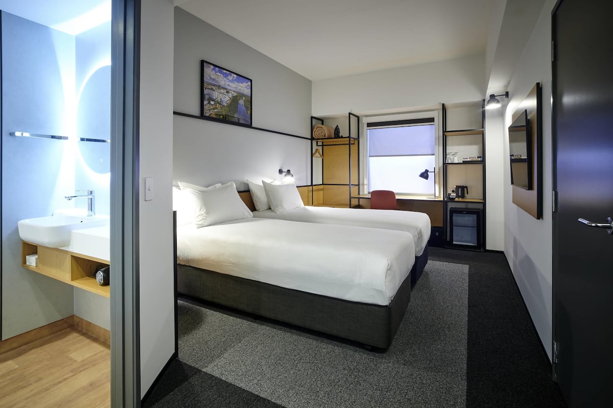 1 bedroom, desk, laptop workspace, blackout curtains