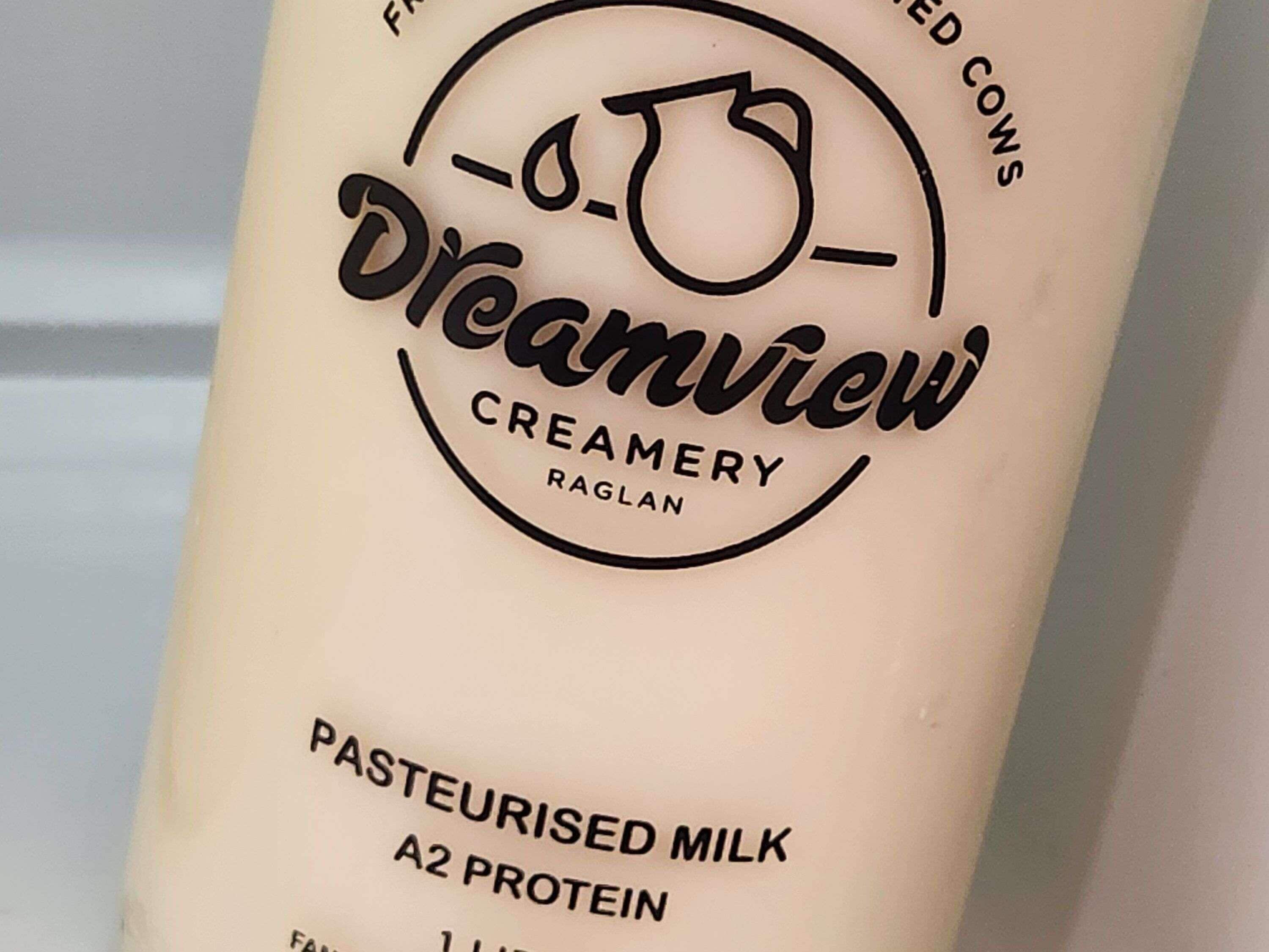 Una botella de leche pasteurizada Dreamview Creamery, con proteína A2.