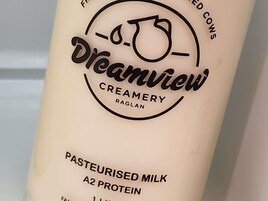 Una botella de leche pasteurizada Dreamview Creamery, con proteína A2.