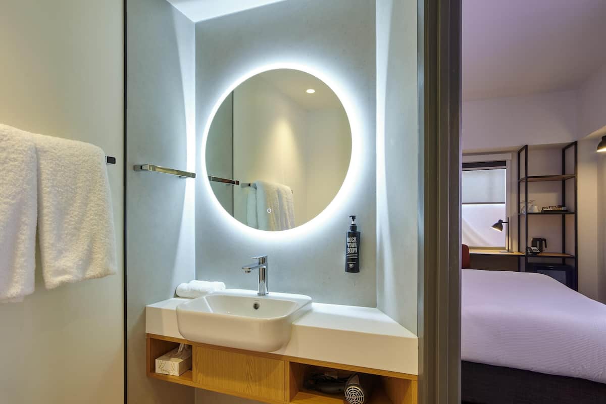 1 bedroom, desk, laptop workspace, blackout curtains