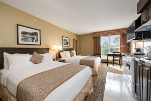 Colchones con pillow-top, escritorio y tabla de planchar con plancha