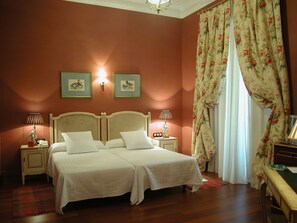 Minibar, in-room safe, individually decorated, individually furnished