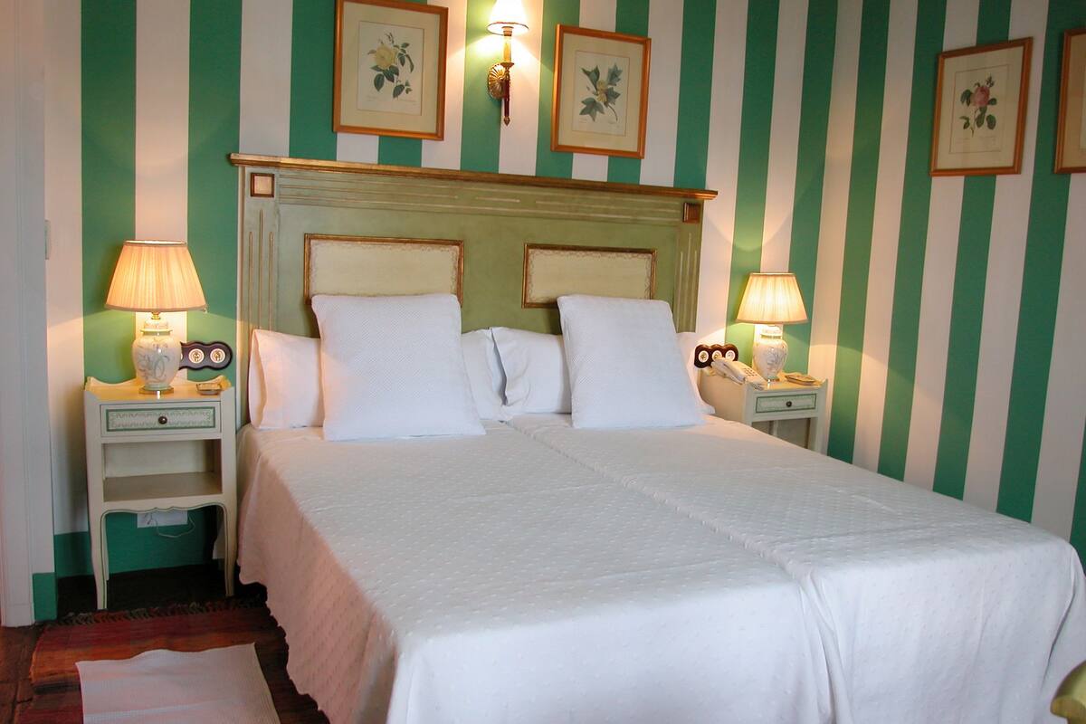 minibar, in-room safe, individually decorated, individually furnished