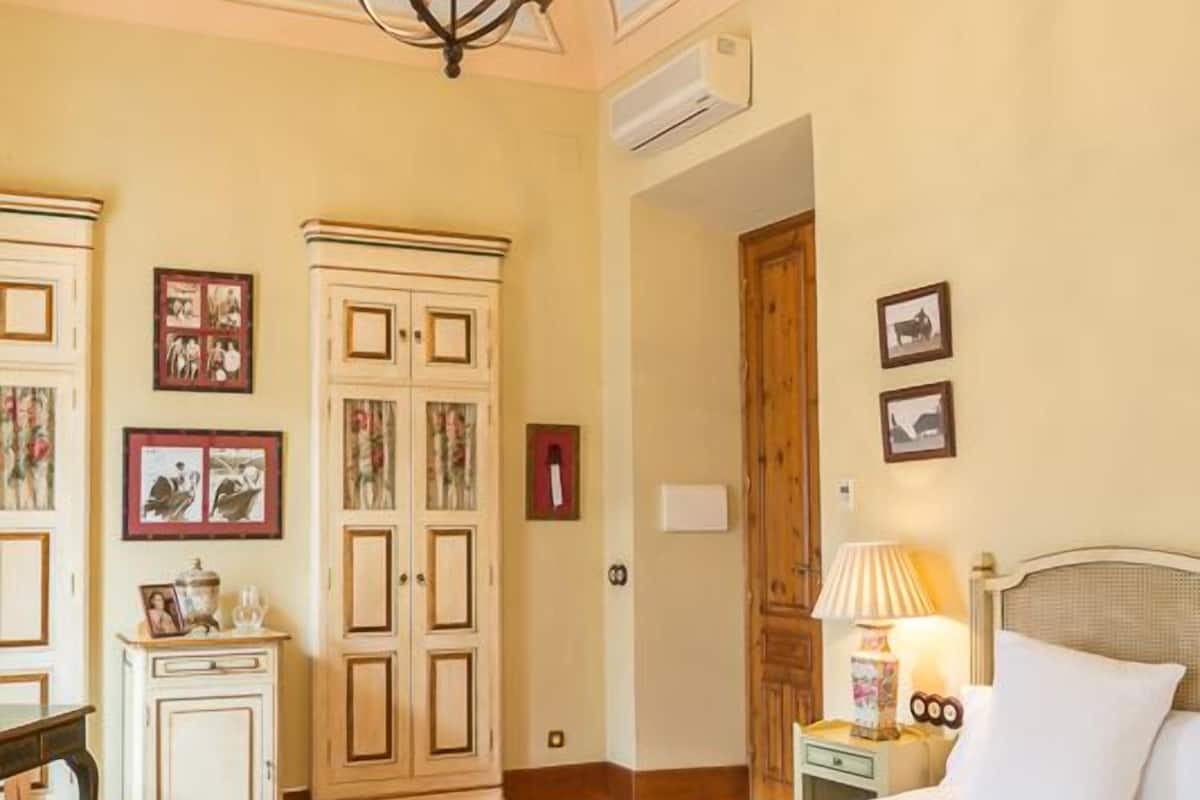 minibar, in-room safe, individually decorated, individually furnished