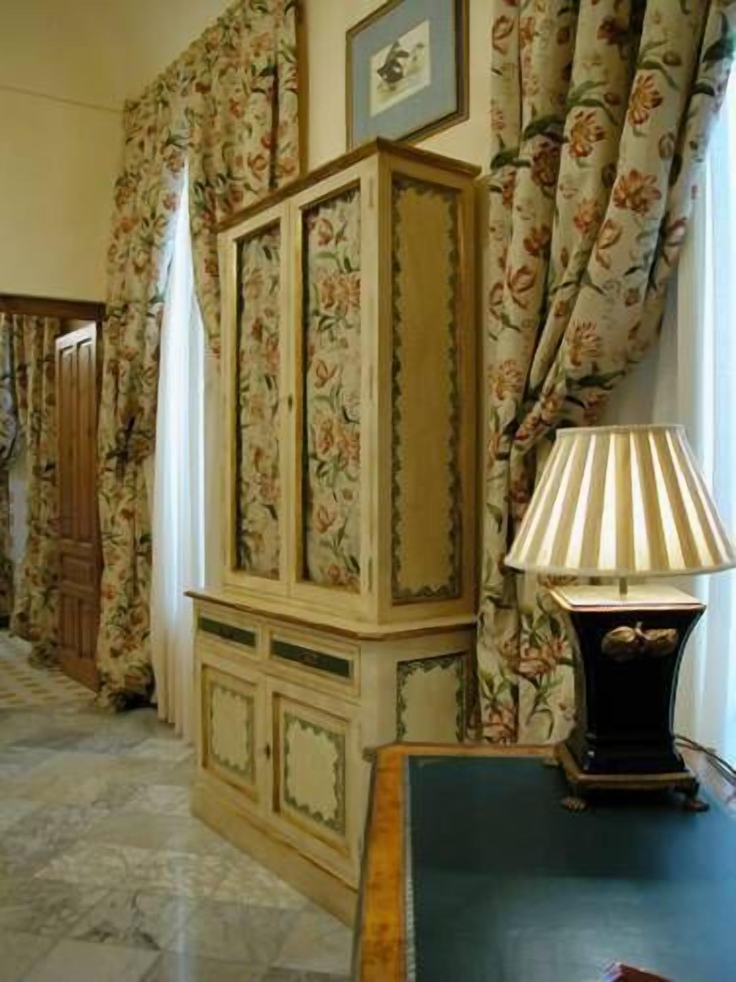 minibar, in-room safe, individually decorated, individually furnished