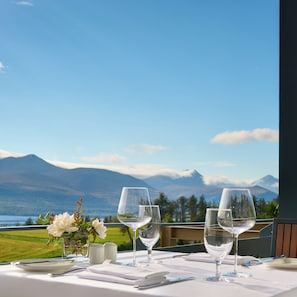 2 restaurants; breakfast, lunch, dinner and brunch served 