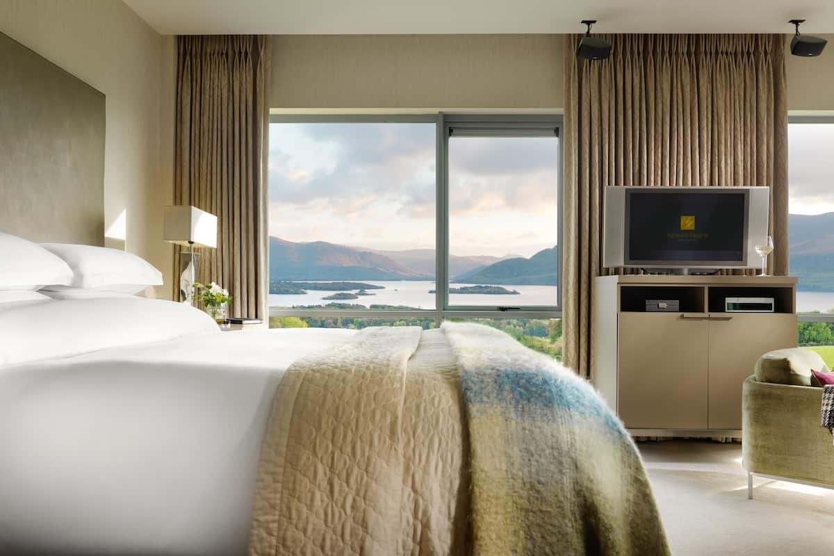 1 bedroom, egyptian cotton sheets, hypo-allergenic bedding