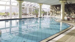 Innendørsbasseng