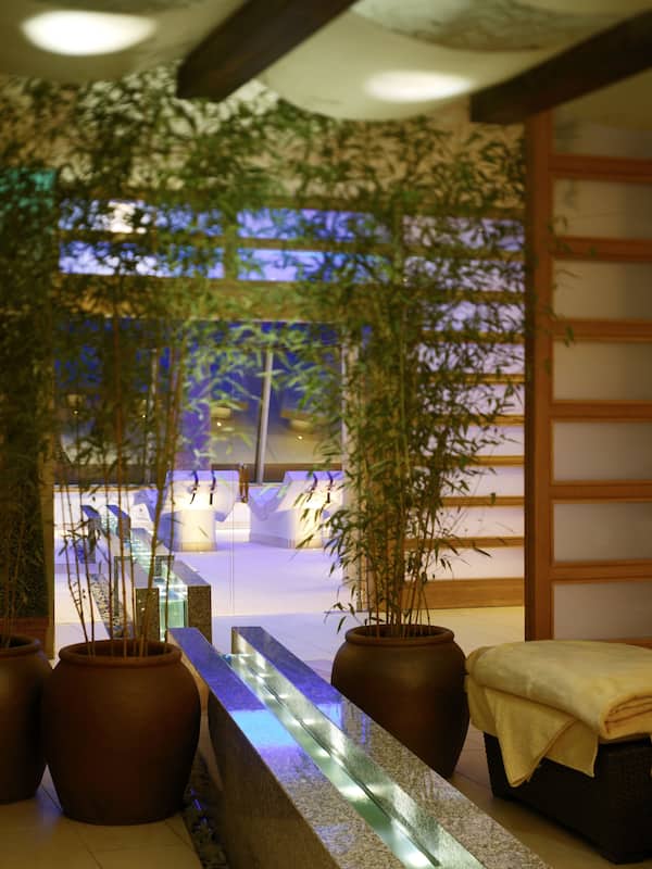 Sauna, steam room, Turkish bath, body treatments, hydrotherapy