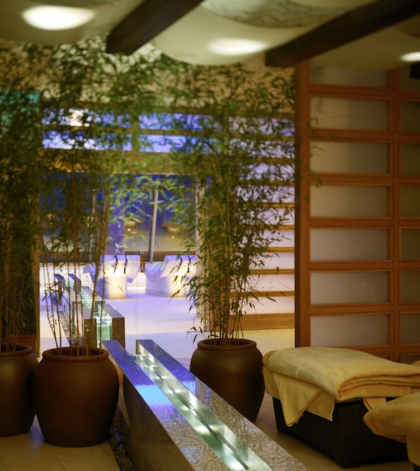 Sauna, steam room, Turkish bath/hammam, body treatments, hydrotherapy