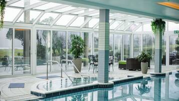 Indoor pool, pool loungers