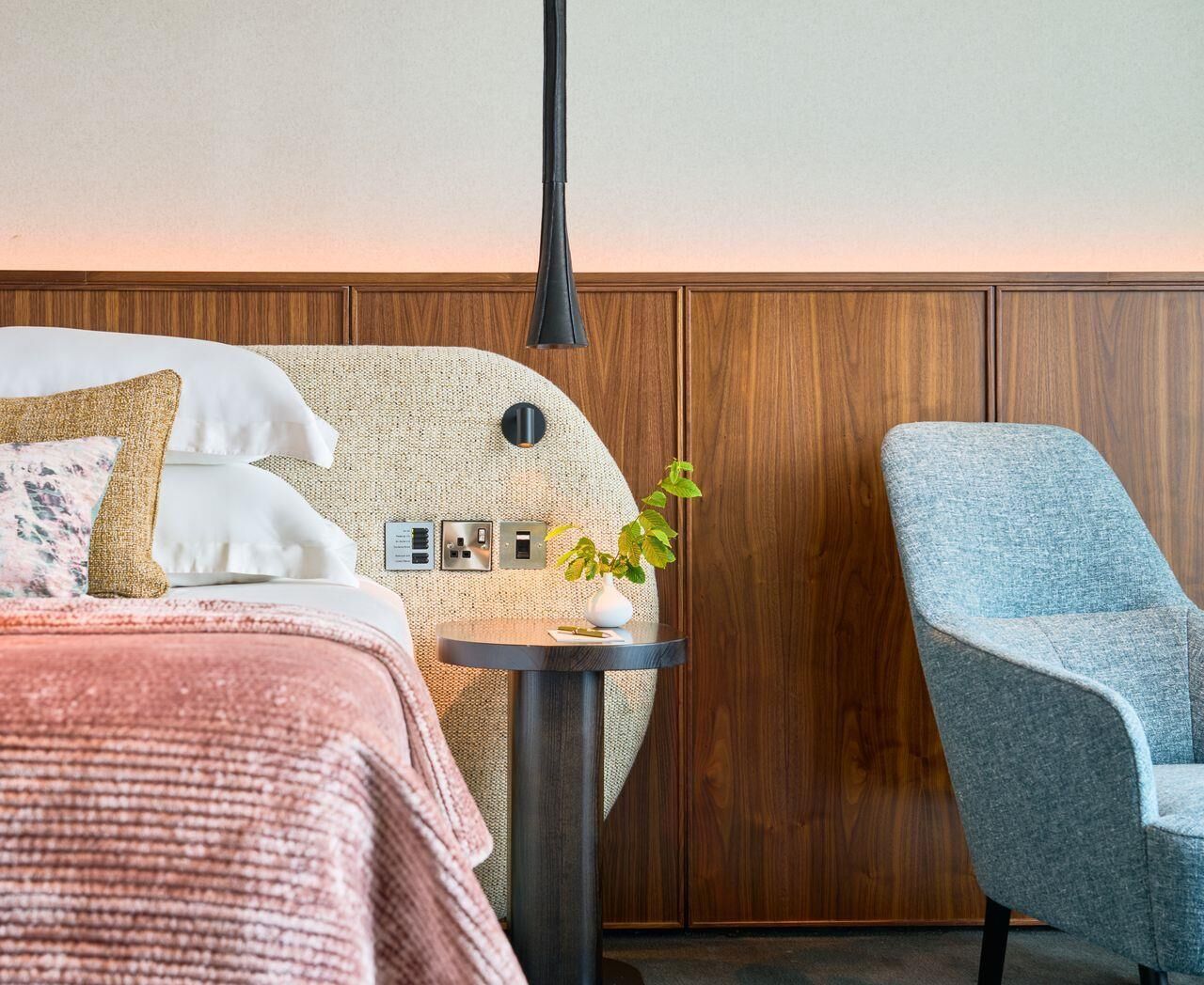 1 bedroom, egyptian cotton sheets, hypo-allergenic bedding