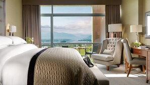 Suite – executive, 1 kingsize-seng, balkong, utsikt mot innsjø