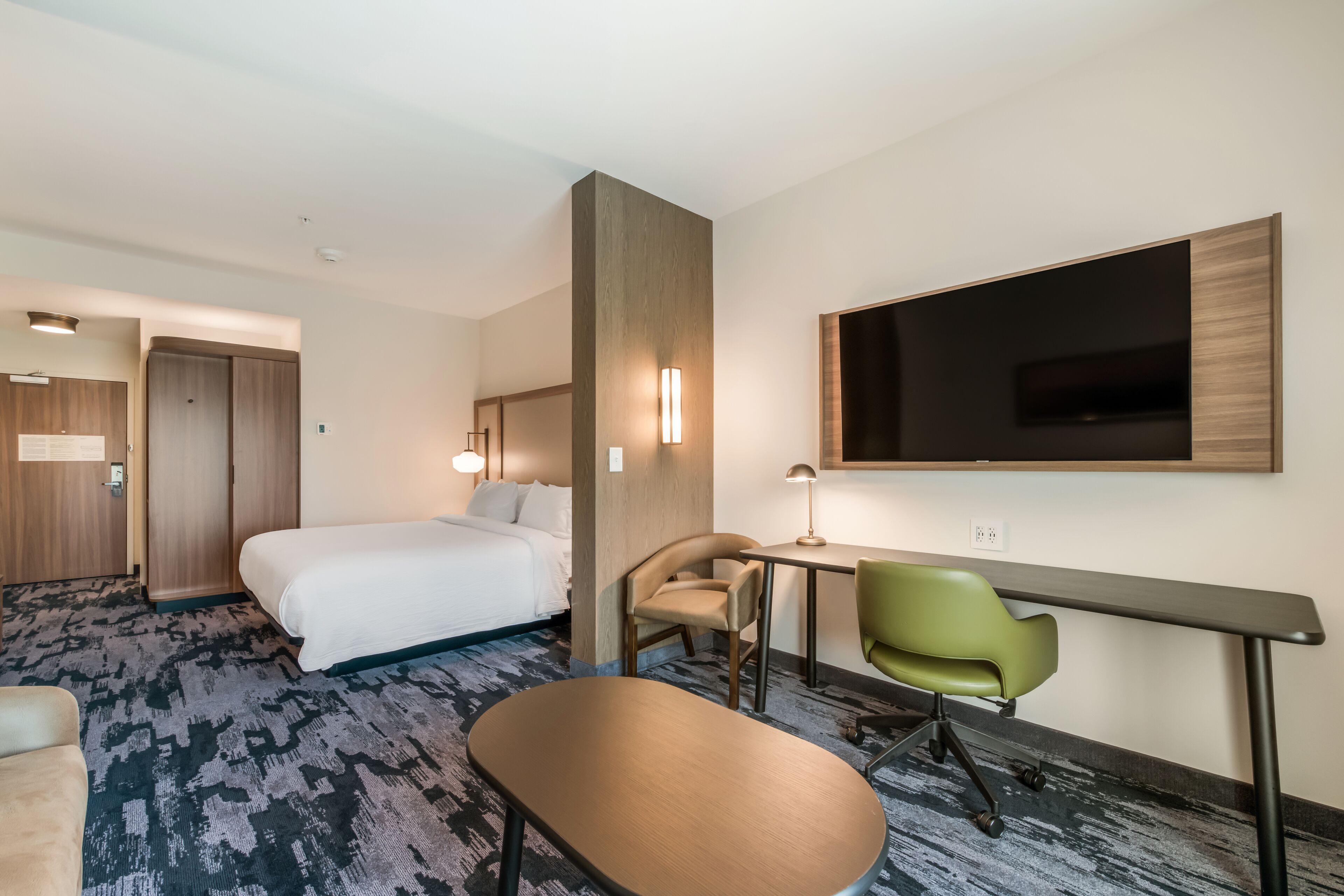 desk, laptop workspace, iron/ironing board, free wifi