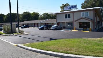 A motel with a sign reading "White Oaks Motel" and a parking lot with several cars.