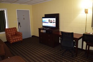 Escrivaninha, ferros/tábuas de passar roupa, Wi-Fi de cortesia