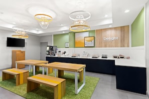 Free daily continental breakfast  - Spark by Hilton Panama City Beach (Panama City Beach)