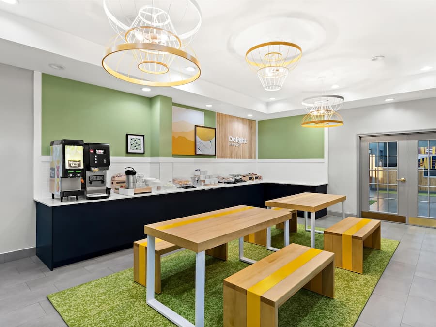 Free daily continental breakfast