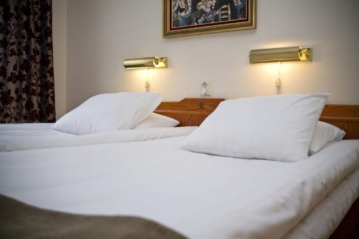 Pillowtop beds, individually decorated, individually furnished, desk