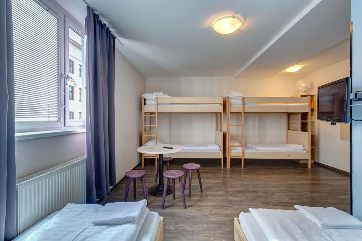 Fælles sovesal (For 6) | Skrivebord, gratis baby-/barnesenge, gratis Wi-Fi, sengetøj