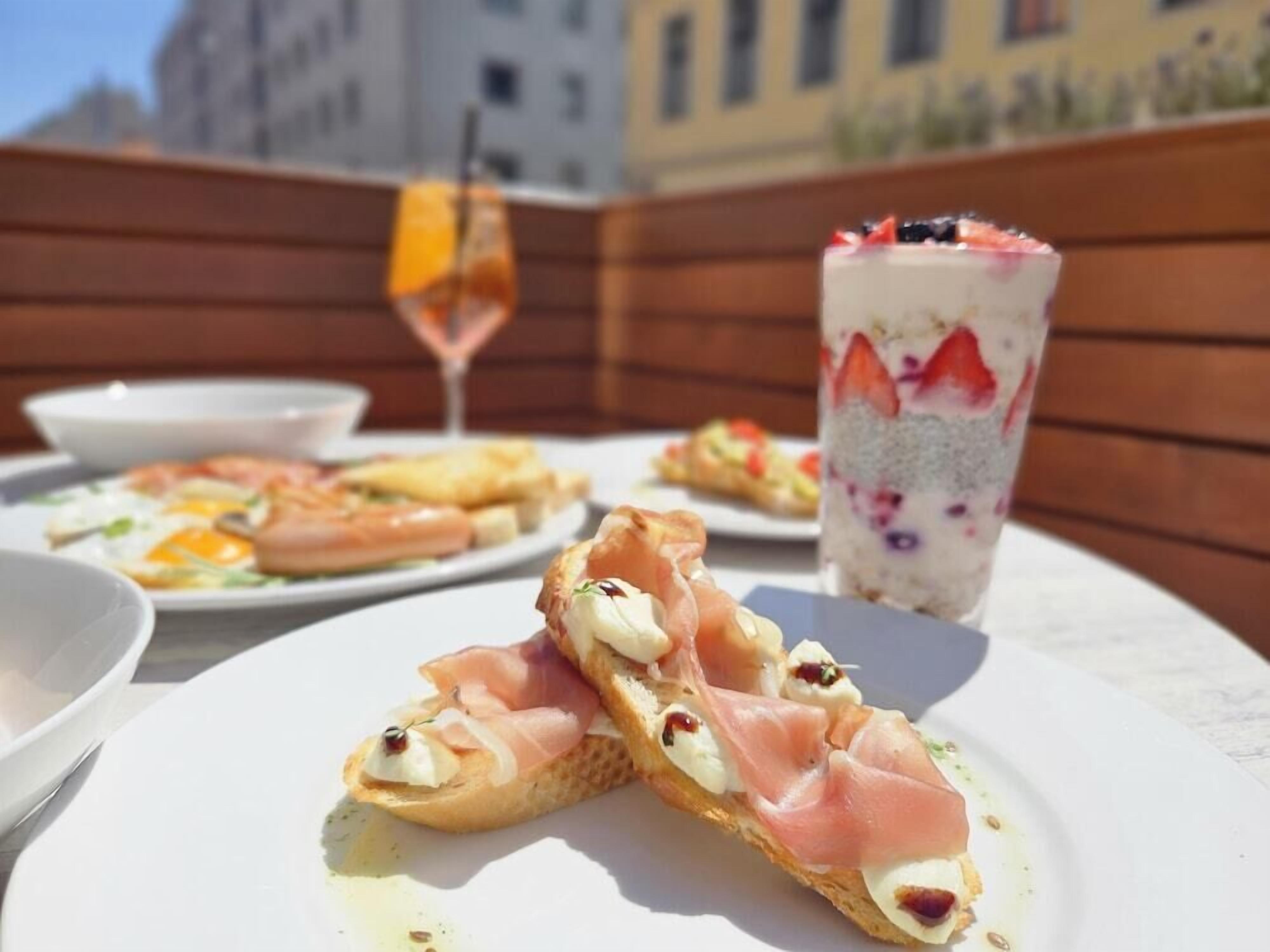 تناول الطعام بالخارج