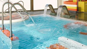 Bồn tắm spa trong nhà
