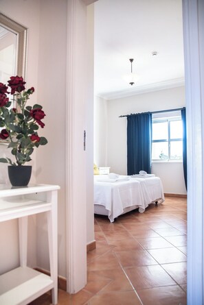 Standard Apartment, 3 Bedrooms | 1 bedroom, blackout drapes, cribs/infant beds, free WiFi - Colina Verde Resort (Olhao)